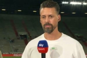 撞晕对手！奥堡主帅谈费尔豪尔脑震荡：博伊在场上就该立刻道歉