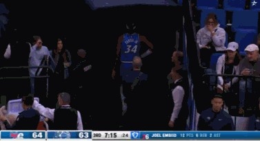 星空体育官网-这球够硬！恩比德顶翻小卡特扣篮2+1 后者回更衣室