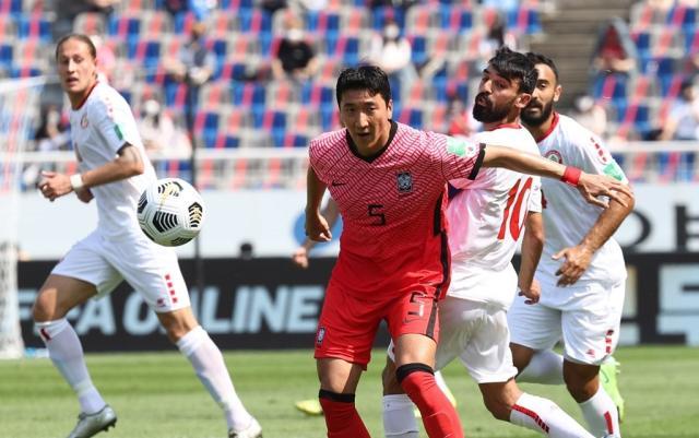 星空体育官网-韩国队集训开门黑！郑又荣因同程航班发现新冠退队