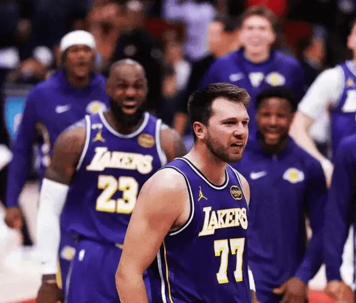 星空体育官网-赢几场？湖人未来6场：雷霆、独行侠、雷霆、勇士、太阳、爵士|骑士|俄克拉荷马雷霆队|达拉斯独行侠队|菲尼克斯太阳队|克利夫兰骑士队_新浪体育_新浪新闻